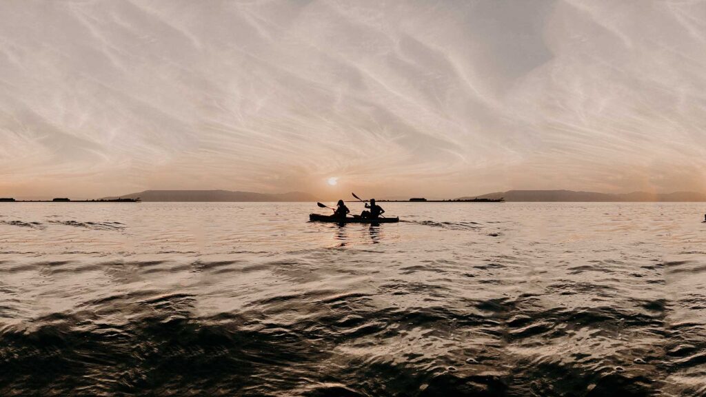 https://varkalakayak.com/wp-content/uploads/2022/01/sunset-kayak-1024x576.jpg